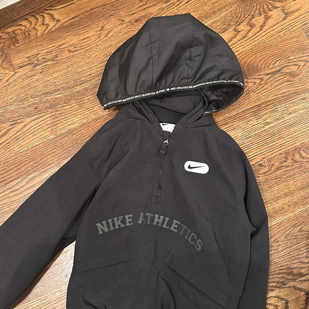 Black Nike windbreaker (boys small)